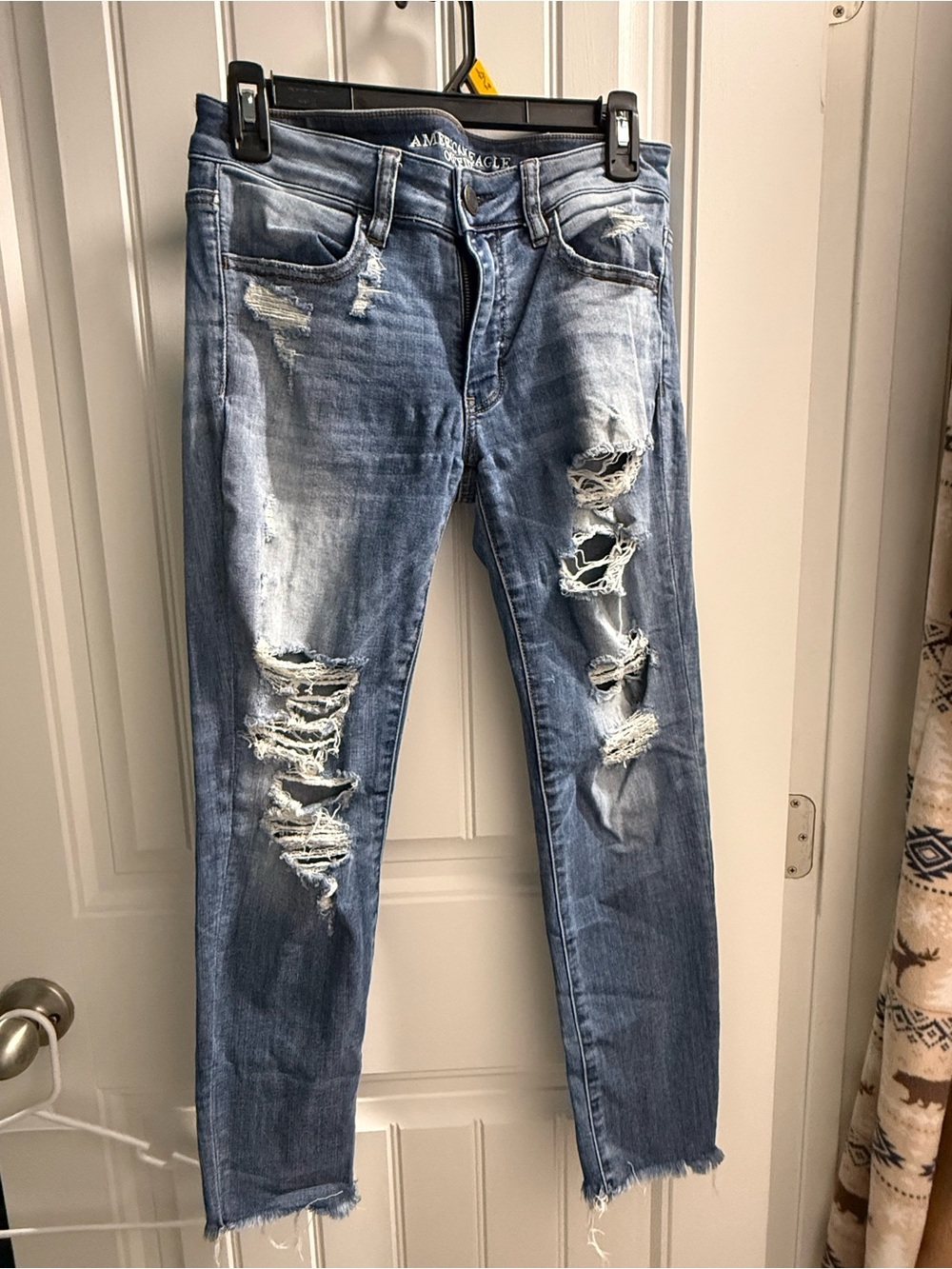 American Eagle Outfitters Distressed Light Blue Cropped Skinny Jeans